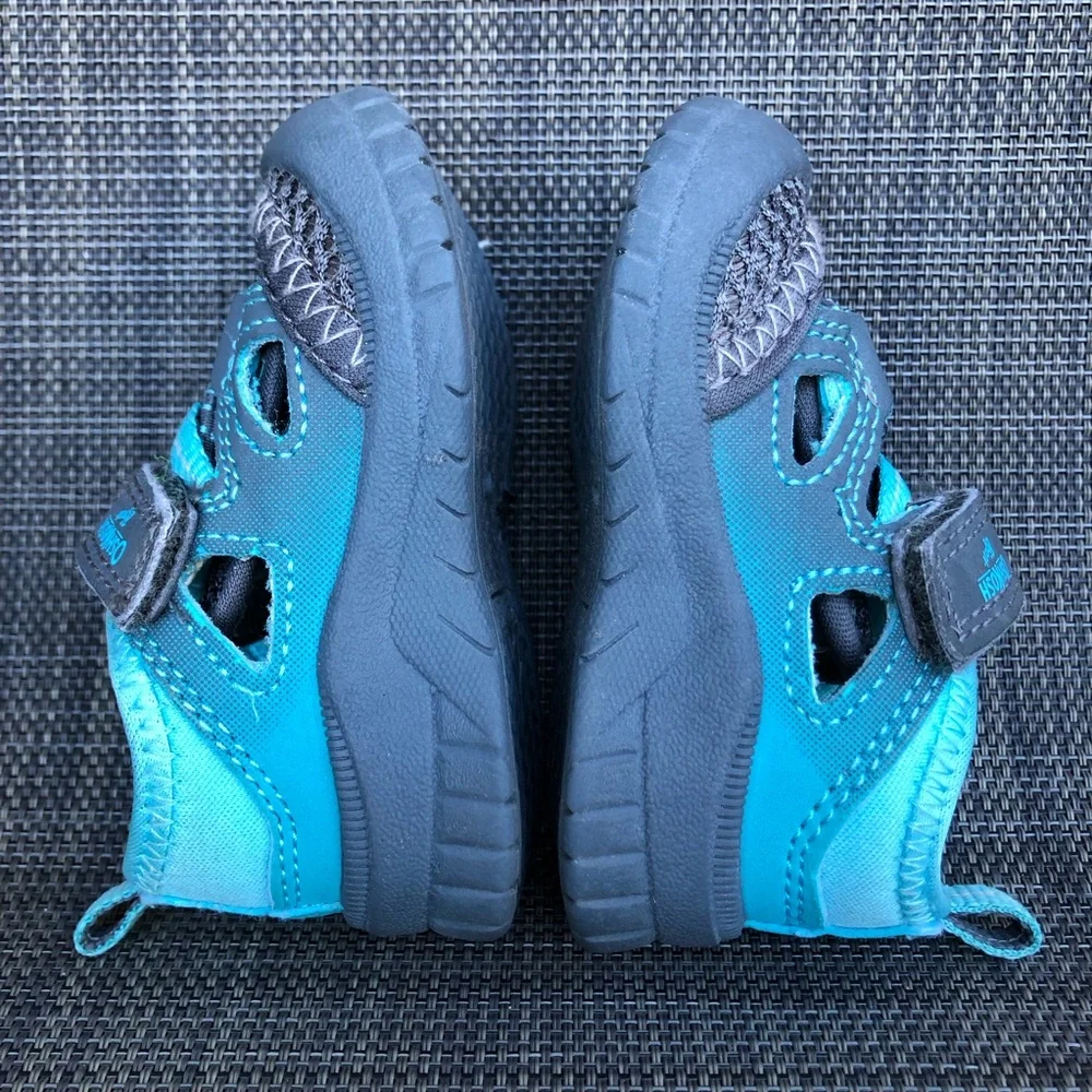 OshKosh B'gosh Turquoise Water Shoes with Adjustable Strap Infants size 2